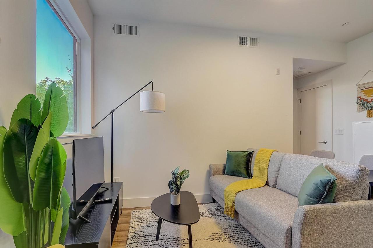 Frontdesk The Glenwood Apts Brewerytown Philadelphia Apartment Room photo